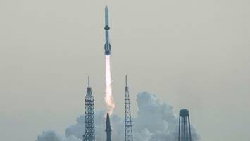 blue-origin-rakete explodiert bei start-test – rückschlag für jeff bezos