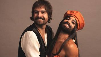 conchita wurst und ihr bester freund als zickenpaar