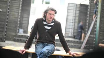 ein wal strandet vorm deutschen theater