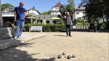 Wenn die Sau durch den Schlosspark fliegt: Bergedorf im Boule-Fieber