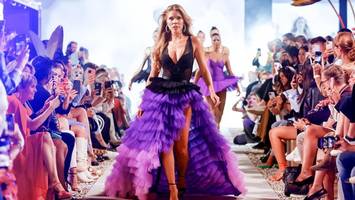 zwischen kristall und kameras: die schillernde welt der victoria swarovski