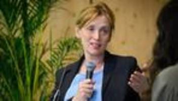 Bildschirmzeit von Kleinkindern : Karin Prien will Medienkonsum für Kinder unter drei Jahren verbieten