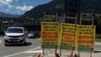 Protest gegen Verkehrsflut: Brenner-Blockade: Polizei in Südtirol verstärkt Präsenz