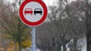 Unfälle: Frontalcrash nach riskantem Überholmanöver endet glimpflich
