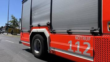 Löschfahrzeug der Feuerwehr fährt Motorradfahrer an – Biker schwer verletzt