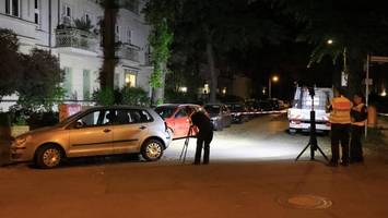 Mercedes fährt bei Flucht in Pankow Polizisten an: Beamter schießt