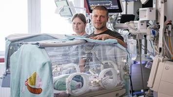 mit nur 880 gramm geboren: zwillinge kämpften in hamburger klinik um ihr leben