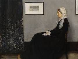 Kunst: Eimer Farbe ins Gesicht