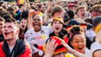 Fußball: Gratis-Trikots zur WM – Warum sich das für Unternehmen lohnt