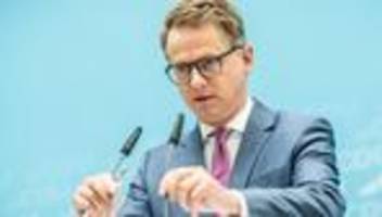 Spekulationen: CDU-Generalsekretär: «Scheindebatte» über Kanzlertausch