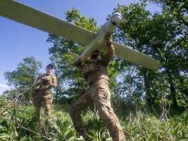 Drohnen über Russland: Ukraine attackiert Öllager in Saratow und Taganrog