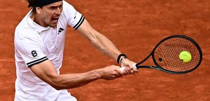 French Open: Alexander Zverev wackelt kurz – lässt sich vom Favoritensterben aber nicht anstecken