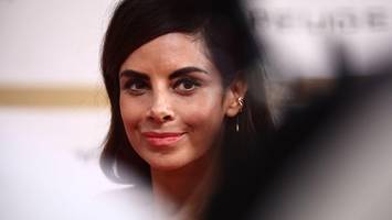 collien fernandes: „es gab phasen, da lag ich nur mit panikattacken im bett“
