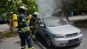 rätselraten um ein brennendes opel-cabriolet in lohbrügge
