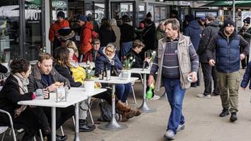 huch, da parkt ein auto vor brücke 10? „wir sind doch kein drive-in“