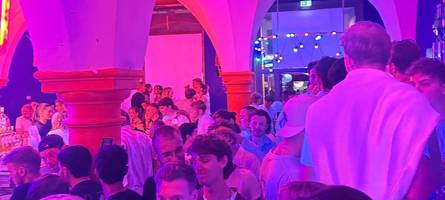 Hat in Augsburg gefehlt“: So kommt die neue „Kneipe 80“ bei den Gästen an
