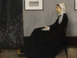 kunst: eimer farbe ins gesicht