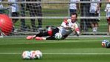 Fußball-Nationalmannschaft: Wichtiges WM-Zeichen: Neuer trainiert wieder im Tor