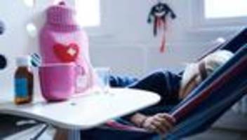kinderbetreuung: frauen nehmen viel häufiger kinderkrankentage als männer