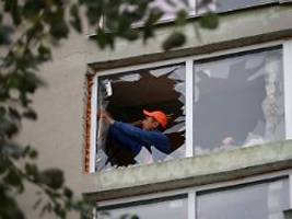 Einschläge in Wohnblocks: Rund ein Dutzend Verletzte bei russischen Angriffen in der Ukraine