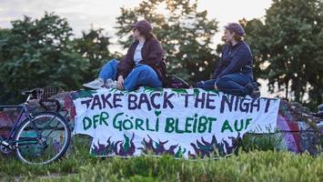 „Der Görli bleibt auf“: Zaungegner feiern ausgelassen im Görlitzer Park