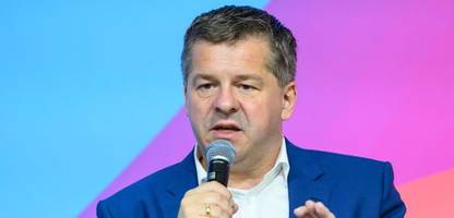 Ostdeutsches Wirtschaftsforum in Bad Saarow: Sven Schulze will staatliche Strukturen verschlanken