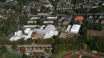 kurios: einbruch in schule scheitert, weil fenster kaputt ist