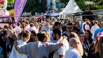 Während Eppendorfer Landstraßenfest: Mann zieht Messer und überfällt Boutique