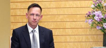 der milliardär, der die demokratie für gescheitert hält – und die welt umbaut