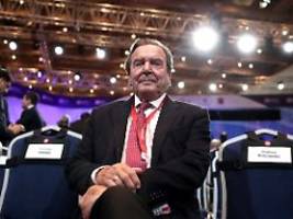 Im Kempinski gesichtet: Altkanzler Schröder zu Besuch in Moskau