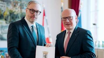 chef-digitalisierer hundt entlassen – 50.700 euro Übergangsgeld für drei monate