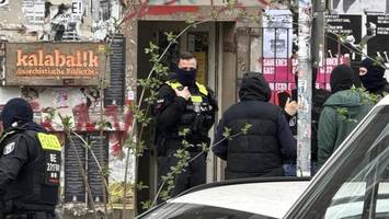 verurteilte linksextremistin lina e. meldet sich an razzia-adresse in berlin an