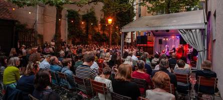 Popkultur und mehr: Was ist im Juni auf der Sommerbühne im Augsburger Brunnenhof geboten?