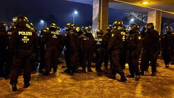 Nach Ausschreitungen im Olympiastadion: Polizei sucht diese Hertha-Fans