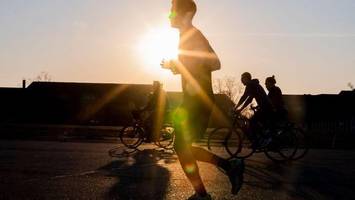 schuhe, gels und schnelle brille: wenn die laufausrüstung zu wachsen beginnt