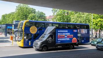 „morgens wissen, wie 1933 alles anfing“: aktivisten kontern „nius“-werbung