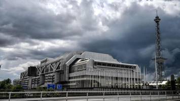 Während Sanierung: Wirtschaftssenatorin Giffey sieht die Philharmoniker im ICC