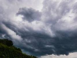 Auch Tornados möglich: Teilen Deutschlands drohen Starkregen und orkanartige Böen