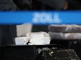 im wert von 500.000 euro: zollfahnder und polizist sollen drogen im darknet verkauft haben