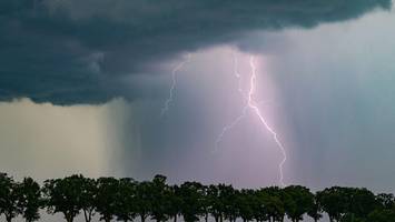 deutscher wetterdienst warnt vor heftigen gewittern in berlin und brandenburg