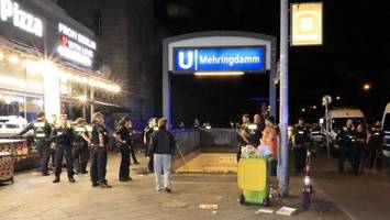 Messerstecherei am U-Bahnhof Mehringdamm: Zwei Männer festgenommen
