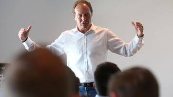Ex-Schiedsrichter Krug kritisiert neue VAR-Regeln: „Das ist der falsche Weg“