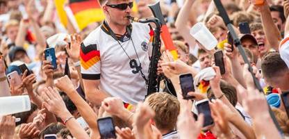 Fußball-WM 2026: Shakira, Helene Fischer, Killermichel - diese elf Songs müssen Sie kennen