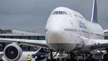 Boeing 787 klappt am Flughafen-Frankfurt zusammen – Video zeigt brisante Szene