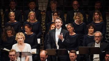 elbphilharmonie: ein extrem ausgereiztes verdi-spektakel als musikfest-finale