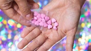 lsd und ecstasy: wollte polizistin einen teil der drogen für sich behalten?