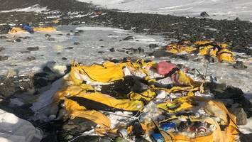 mount everest: schockvideo zeigt die höchste müllkippe der welt