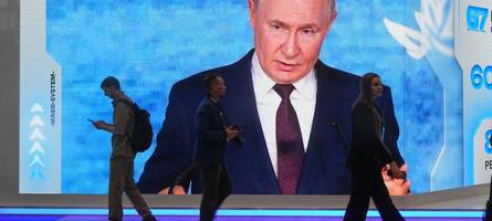 Putin zeigt sich weiter siegesgewiss bei Wirtschaftsforum
