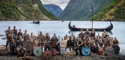 Fußball-WM 2026: Norwegen stellt sein Mannschaftsfoto im Wikinger-Design vor