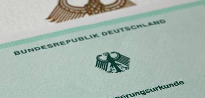 adolf hitler: deutschland hat bislang 52.000 opfer des regimes oder ihre nachkommen eingebürgert